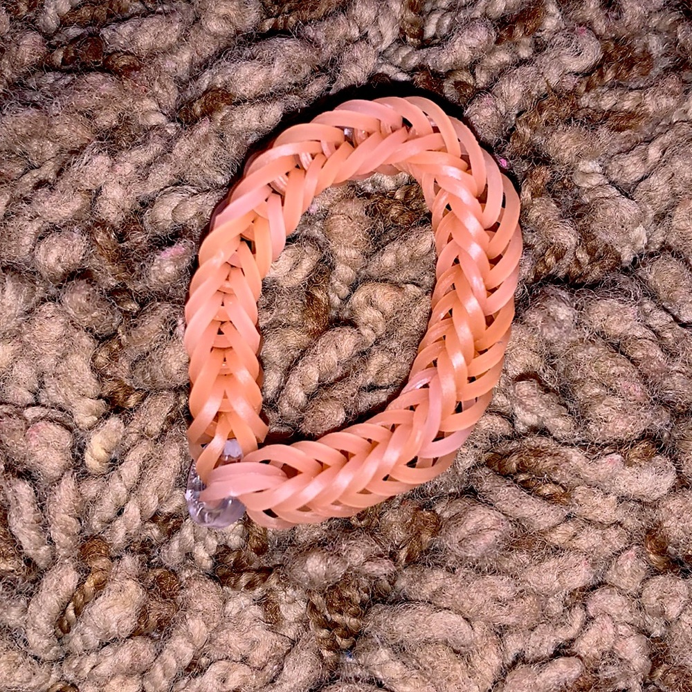 Peach fishtail bracelet